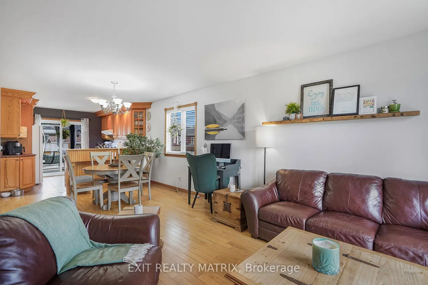 90 Richard Street photo 5