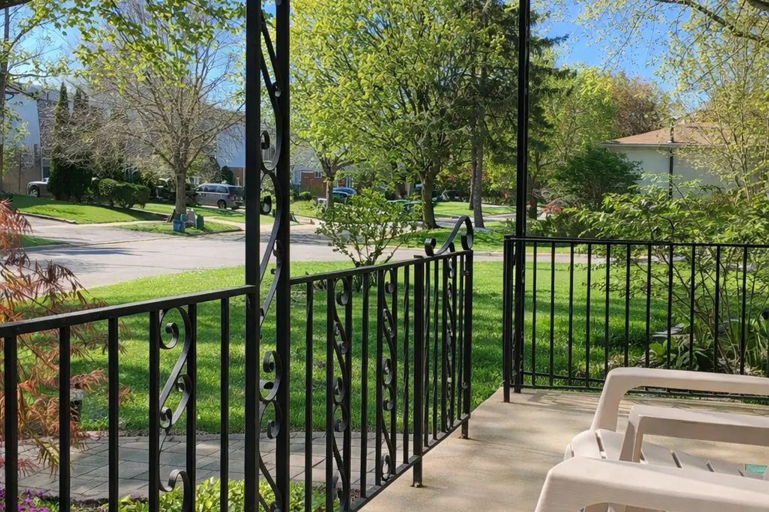 489 Crestwood Drive photo 2
