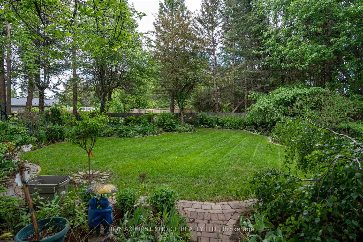 2100 Whitegates Drive photo 3