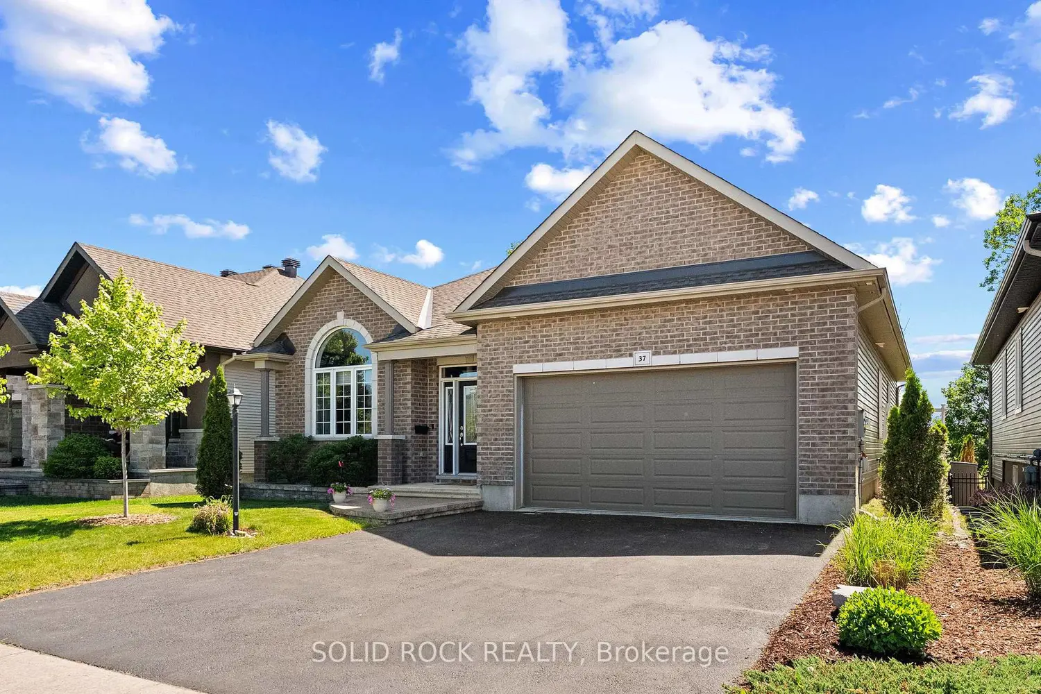 37 Dulmage Crescent photo 2