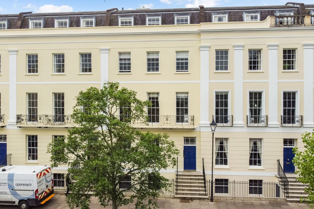 3 bed flat for saleThe Broad Walk, Imperial Square, Cheltenham, Gloucestershire GL50