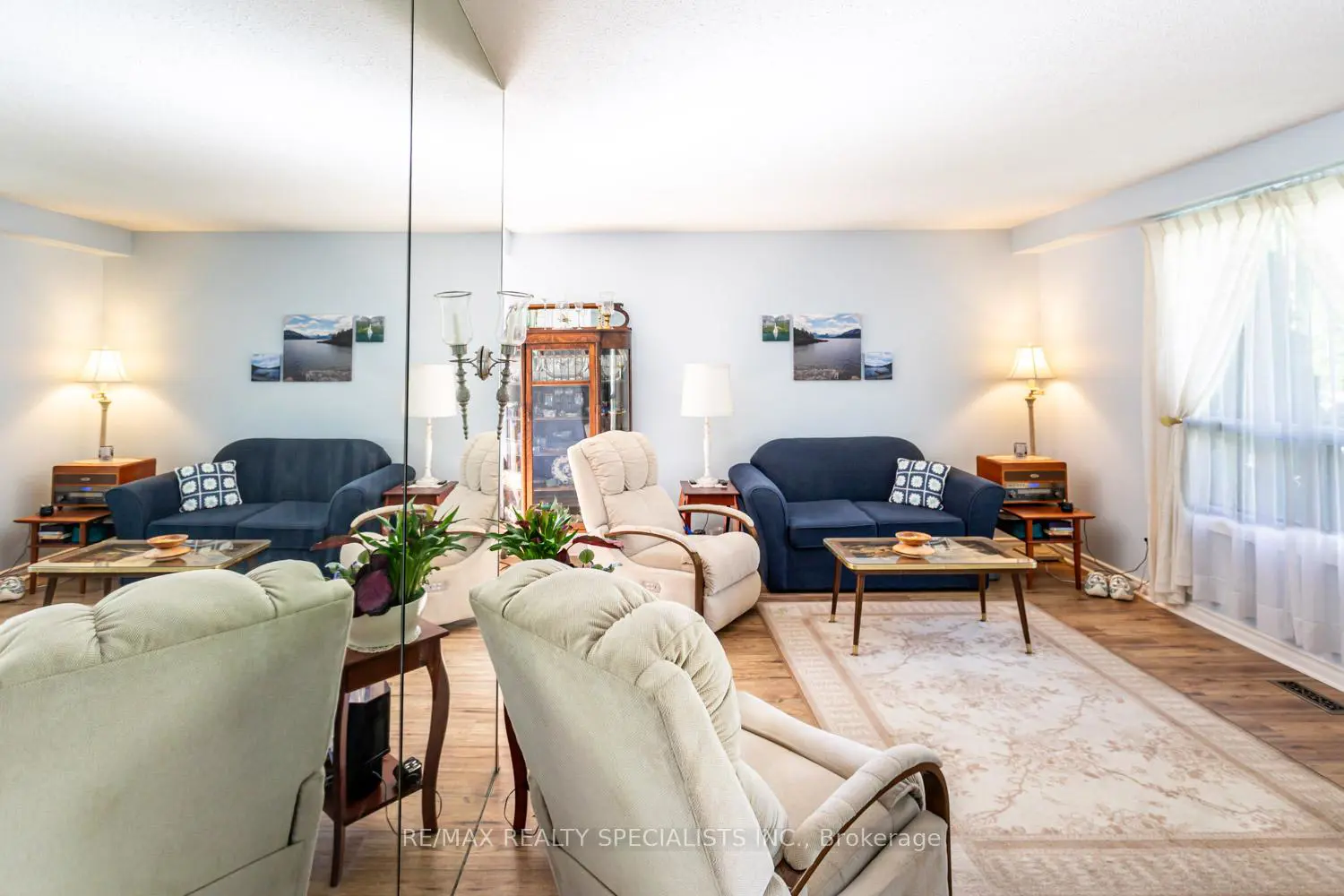 98 Falconer Drive 19 photo 4