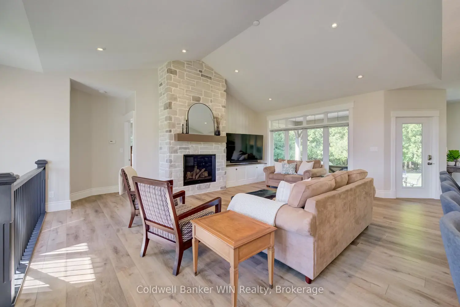9490 Wellington Road 6 photo 2