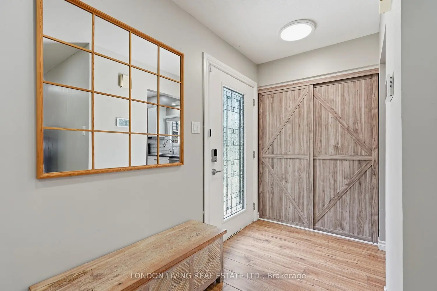 388 Deveron Crescent photo 5