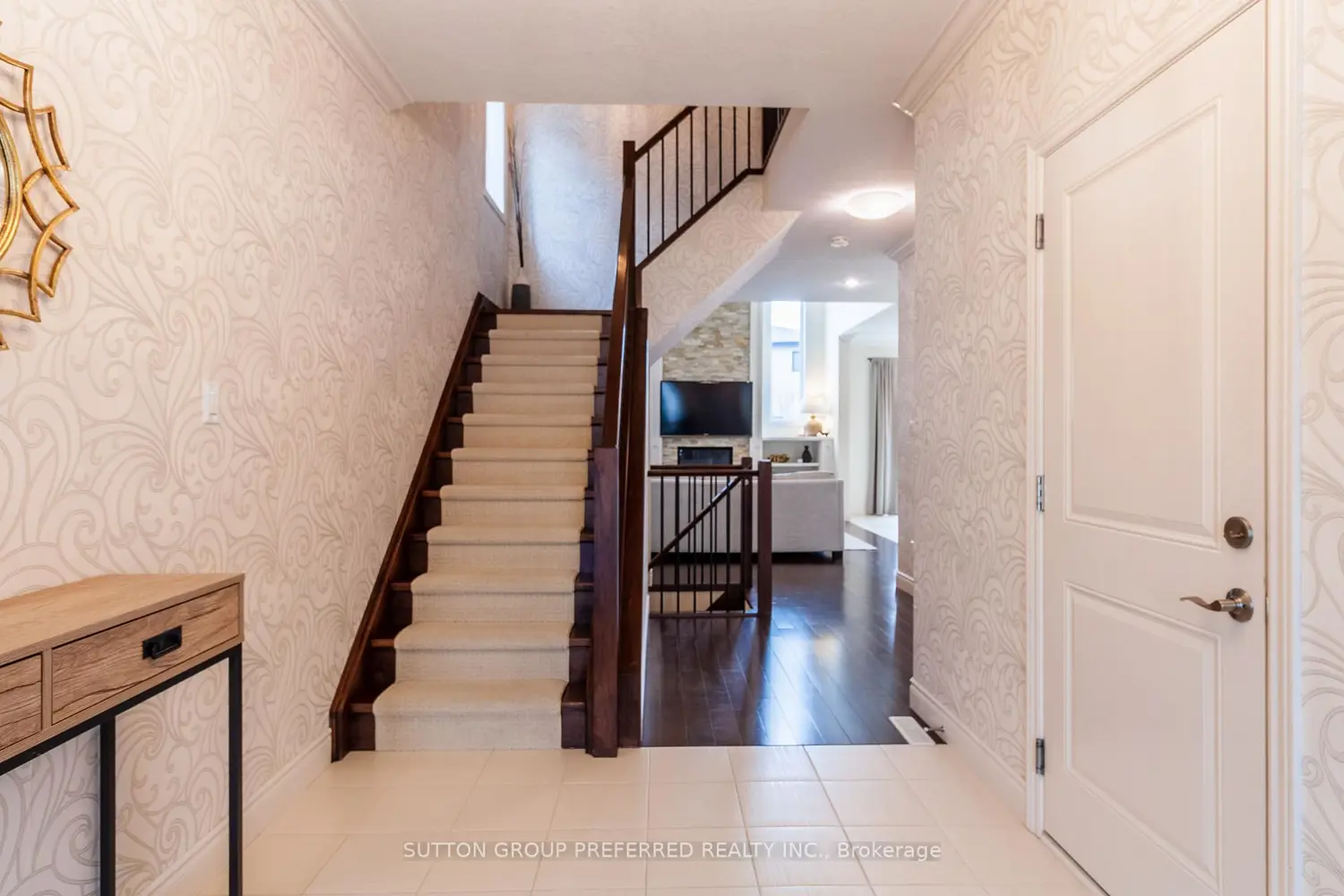 6685 Navin Crescent photo 2