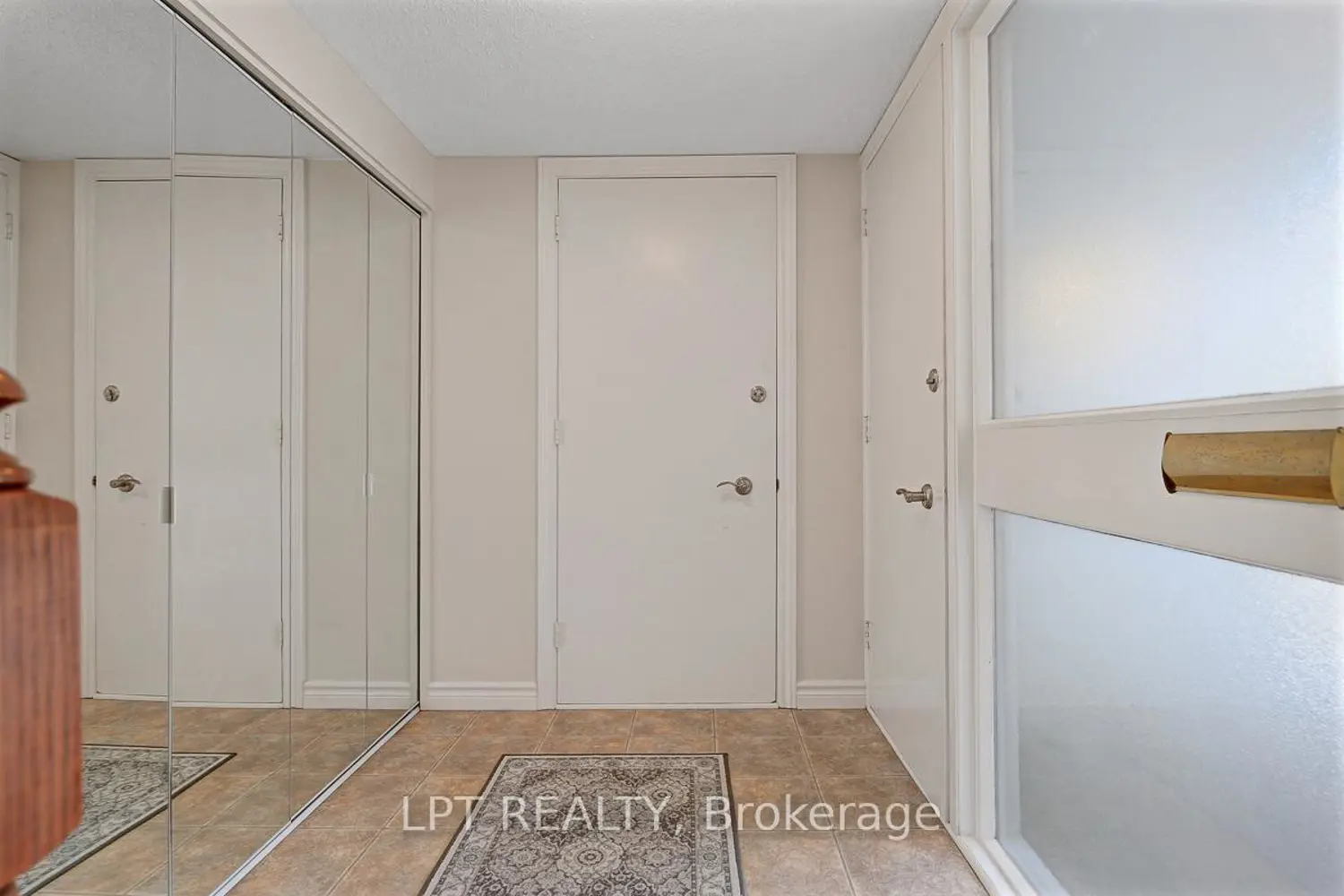 1772 Dunkirk Crescent photo 3