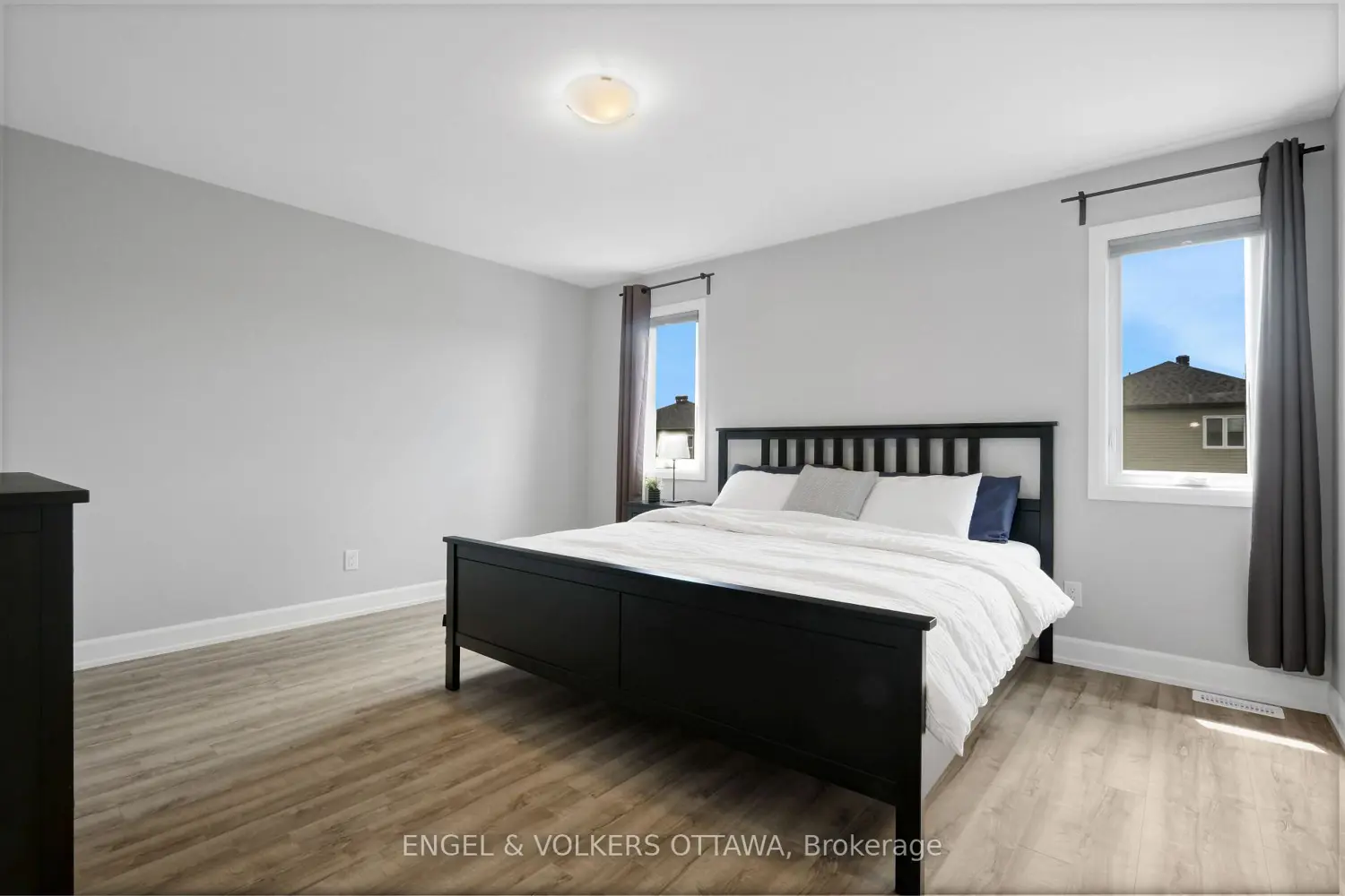 325 Moonlight Drive photo 2