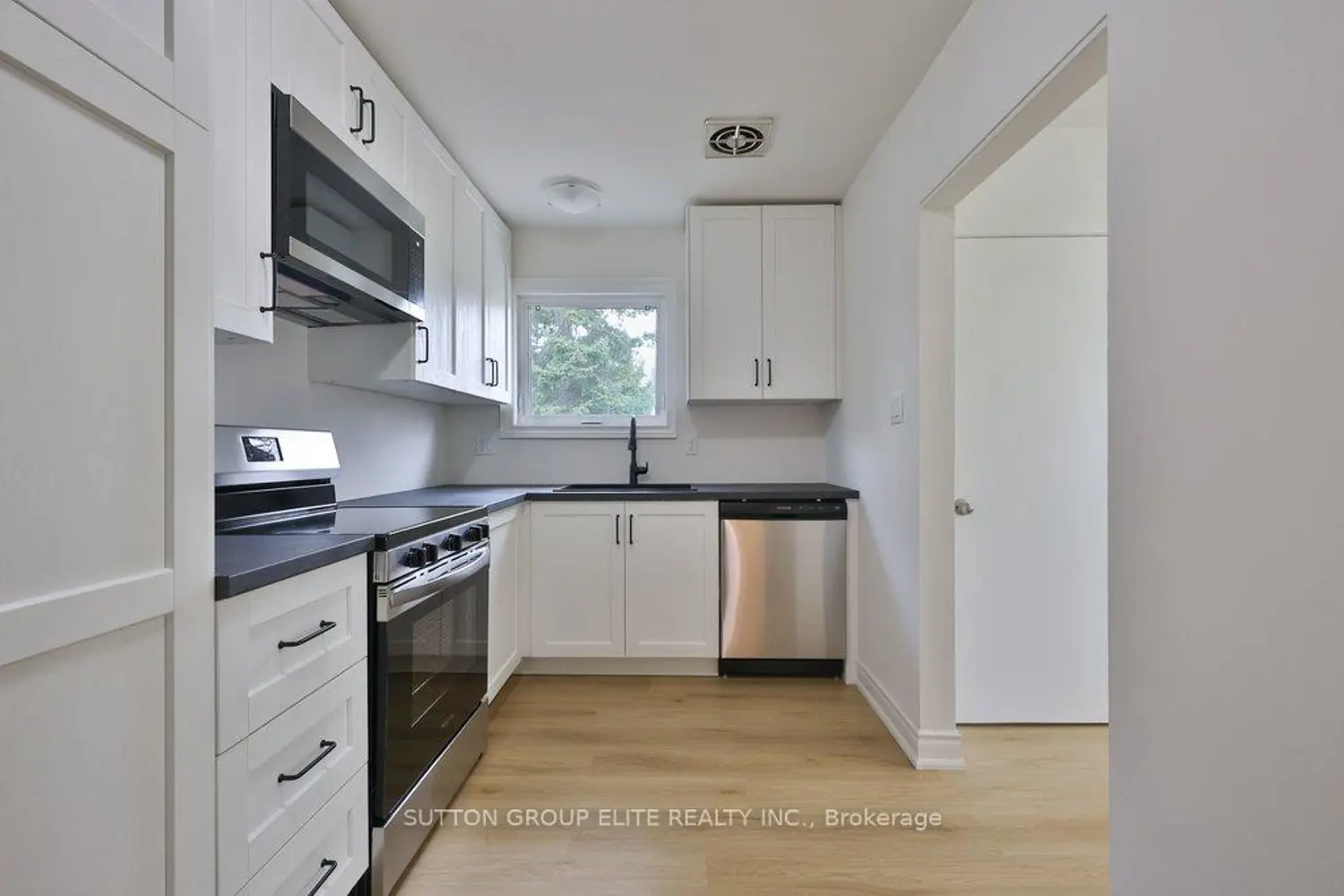 1488 Swanage Crescent photo 4