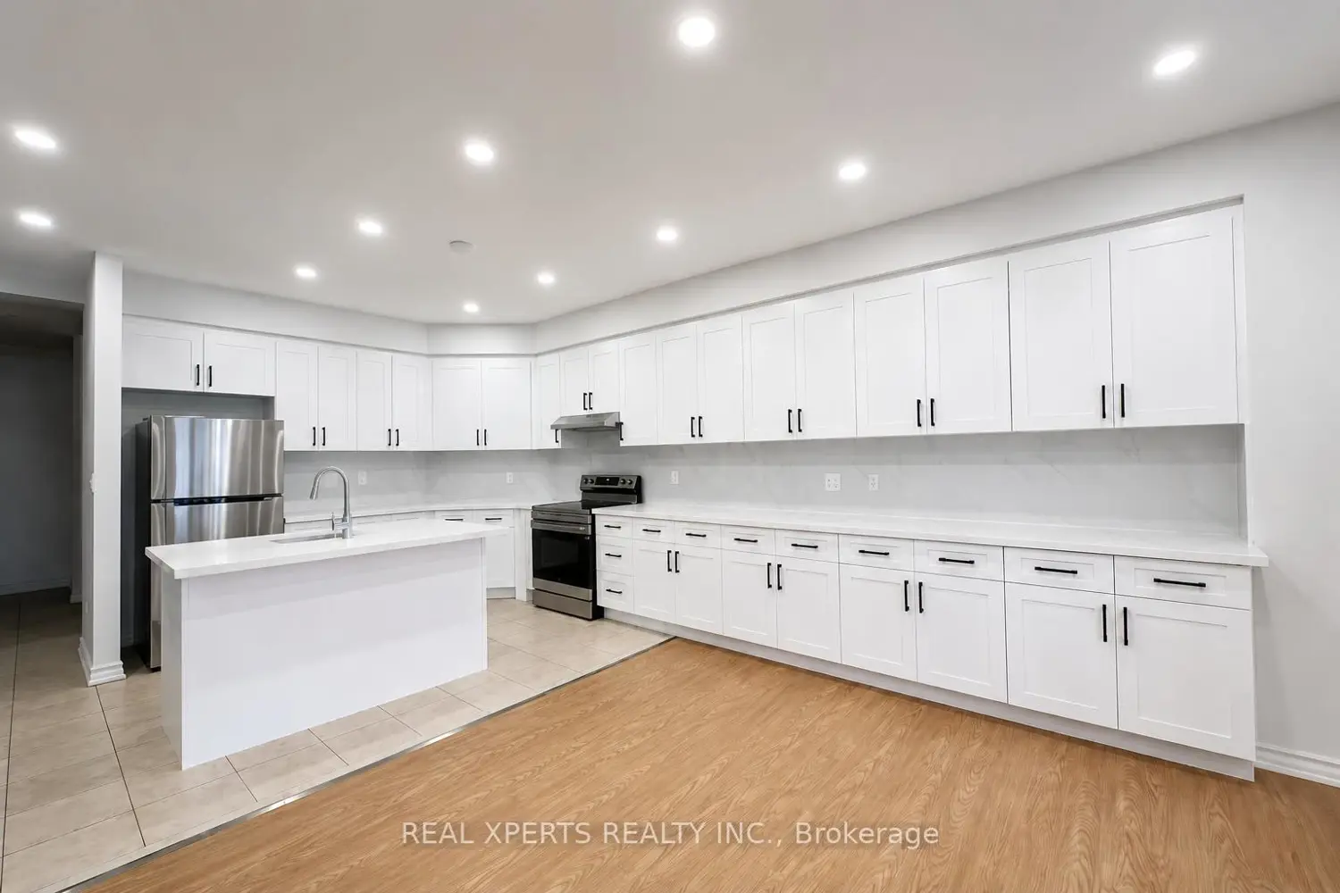 654 Sentinel Road photo 2