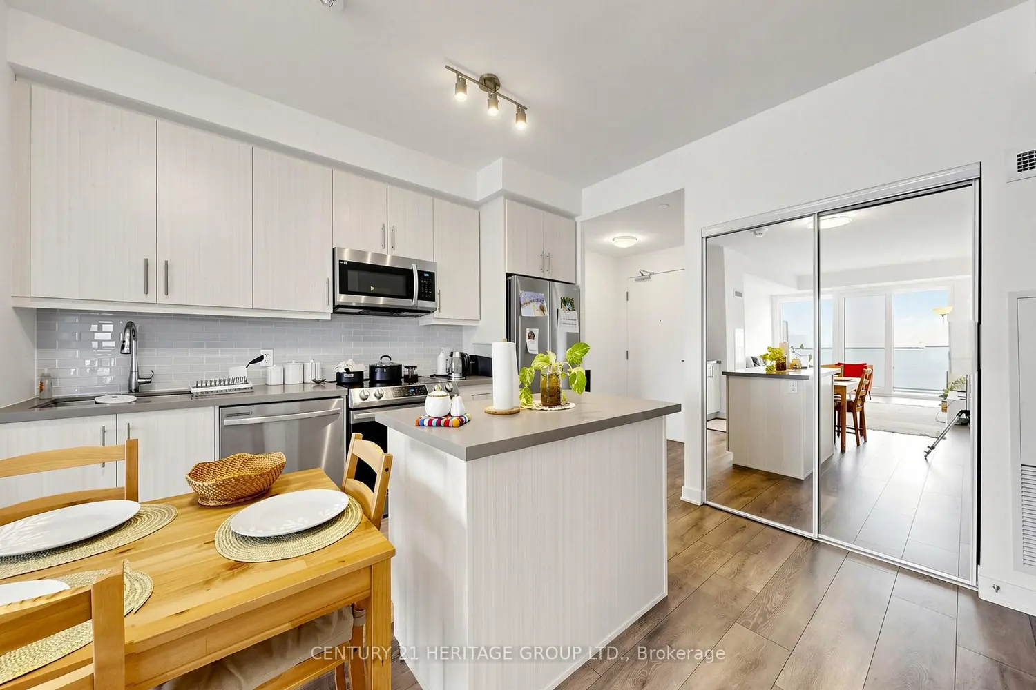 105 Oneida Crescent 2308 photo 5