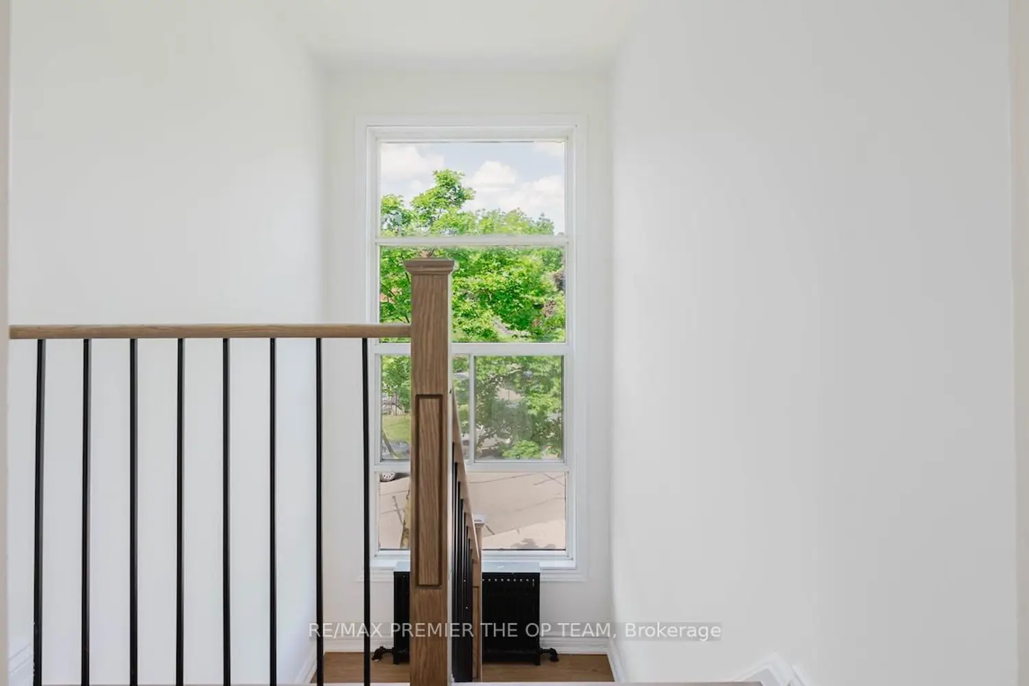 299 Quebec Avenue photo 3