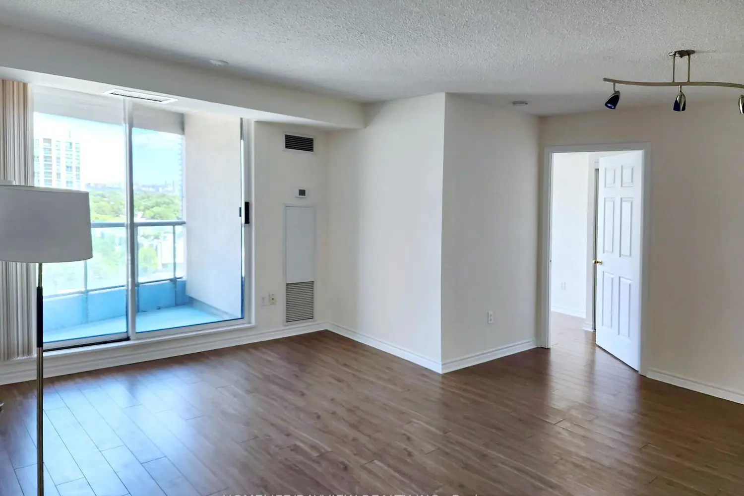 7 Lorraine Drive 1816 photo 3