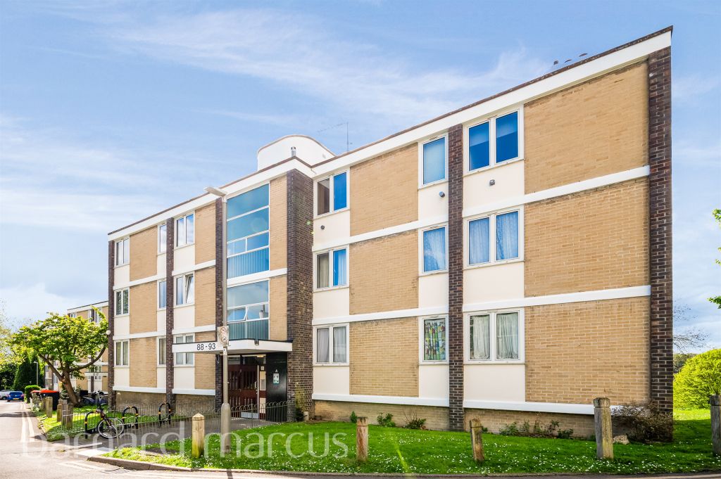 3 bed flat for saleWinterfold Close, London SW19 photo 3