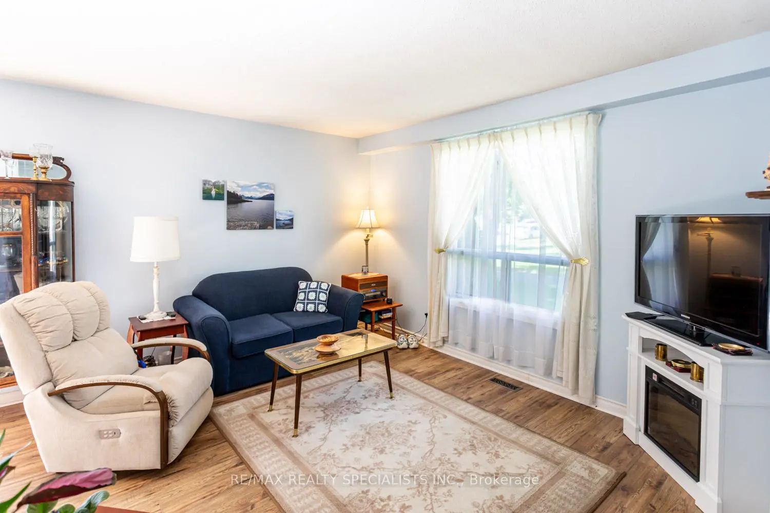 98 Falconer Drive 19 photo 3
