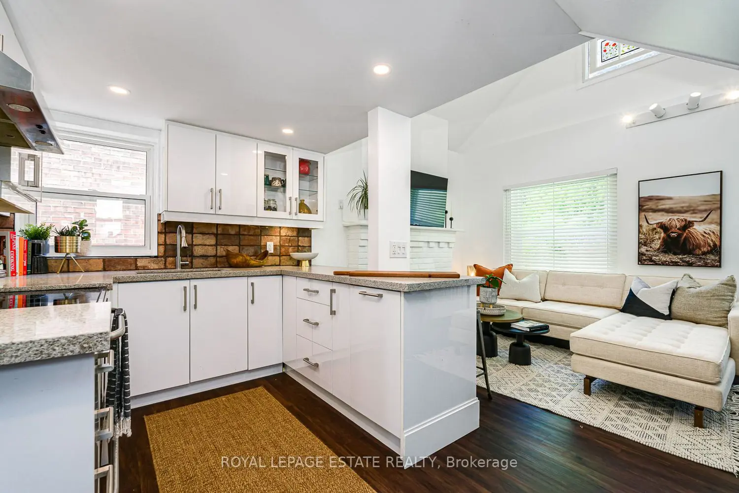 215 Pickering Street photo 4