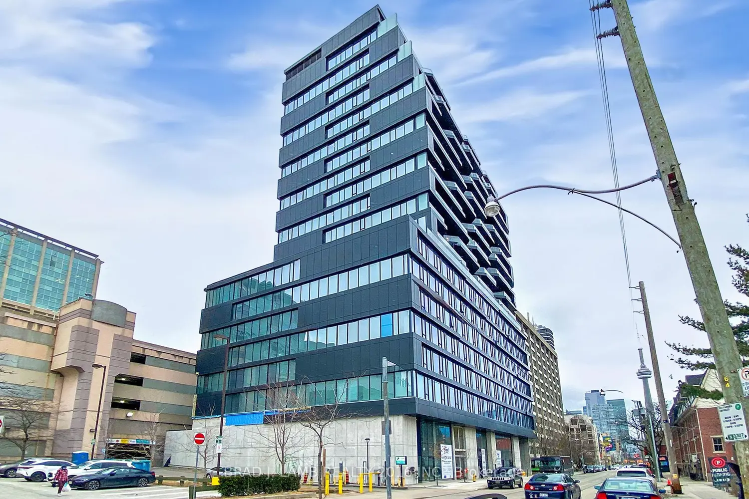195 Mccaul Street 518