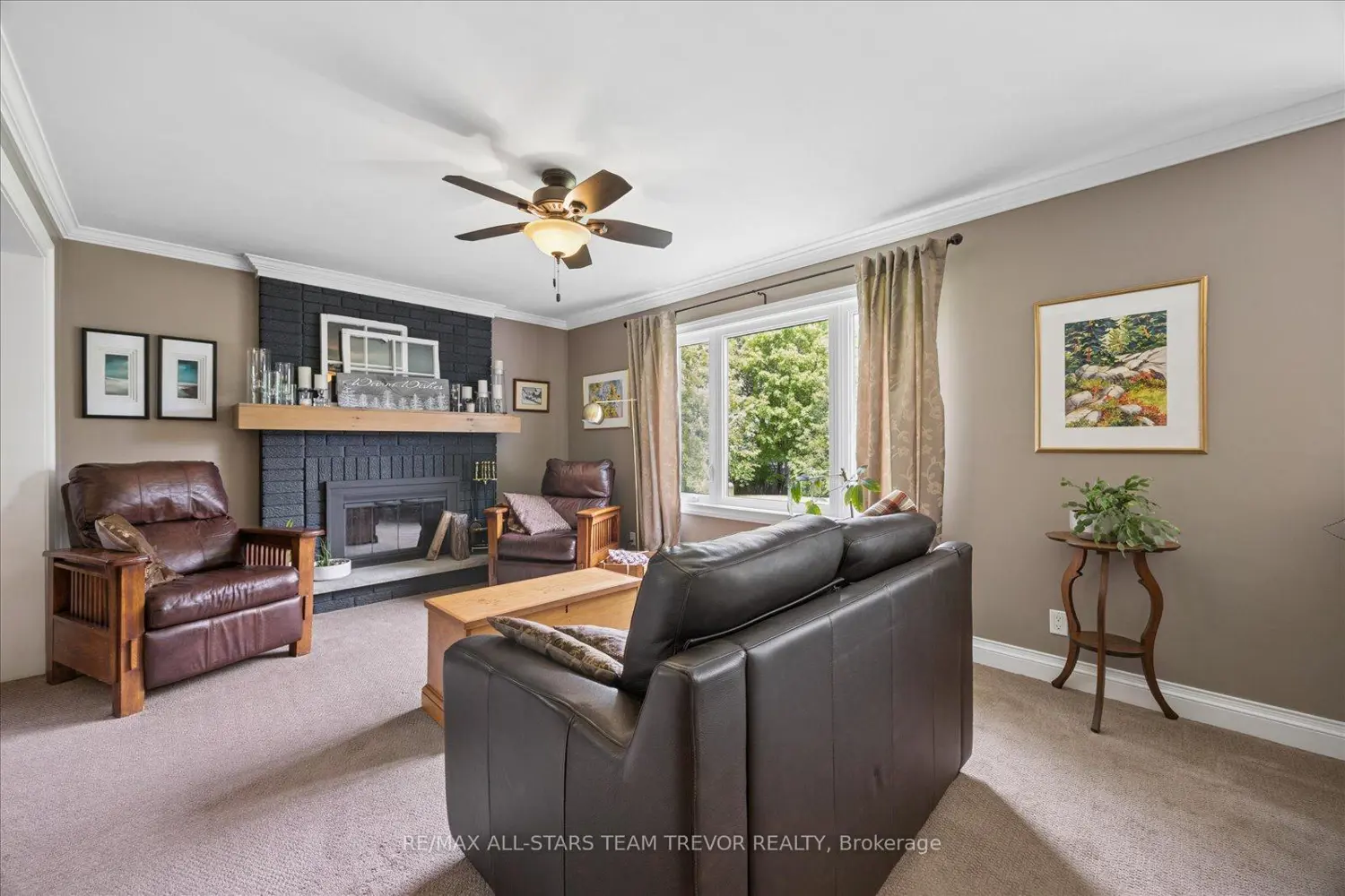 46 Chartwell Crescent photo 5
