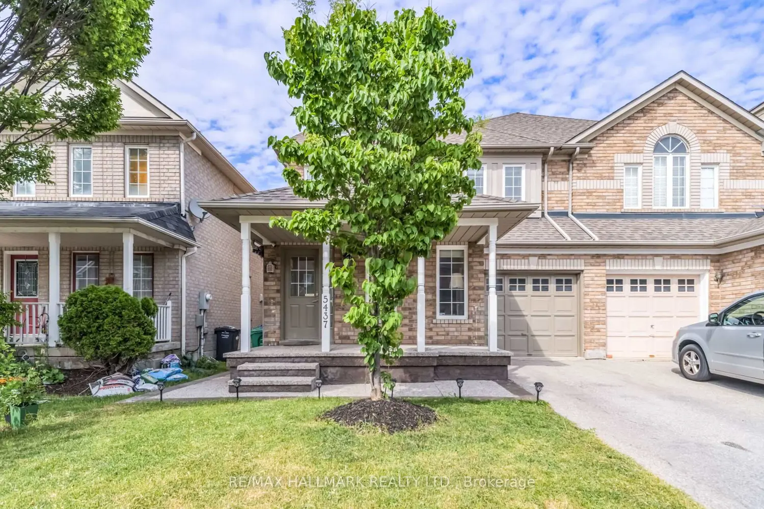 5437 Rochelle Way photo 2