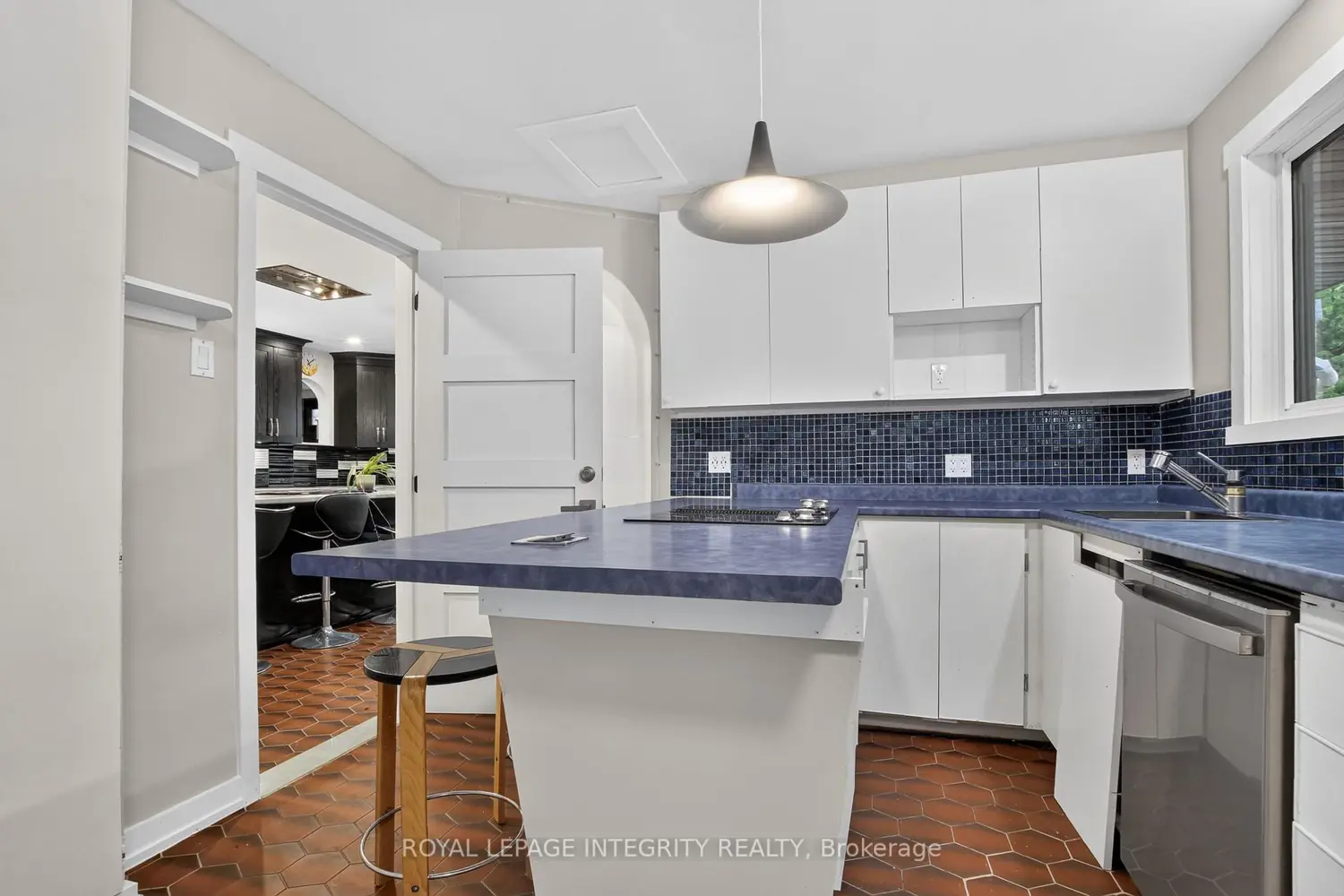 954 Watson Street photo 5