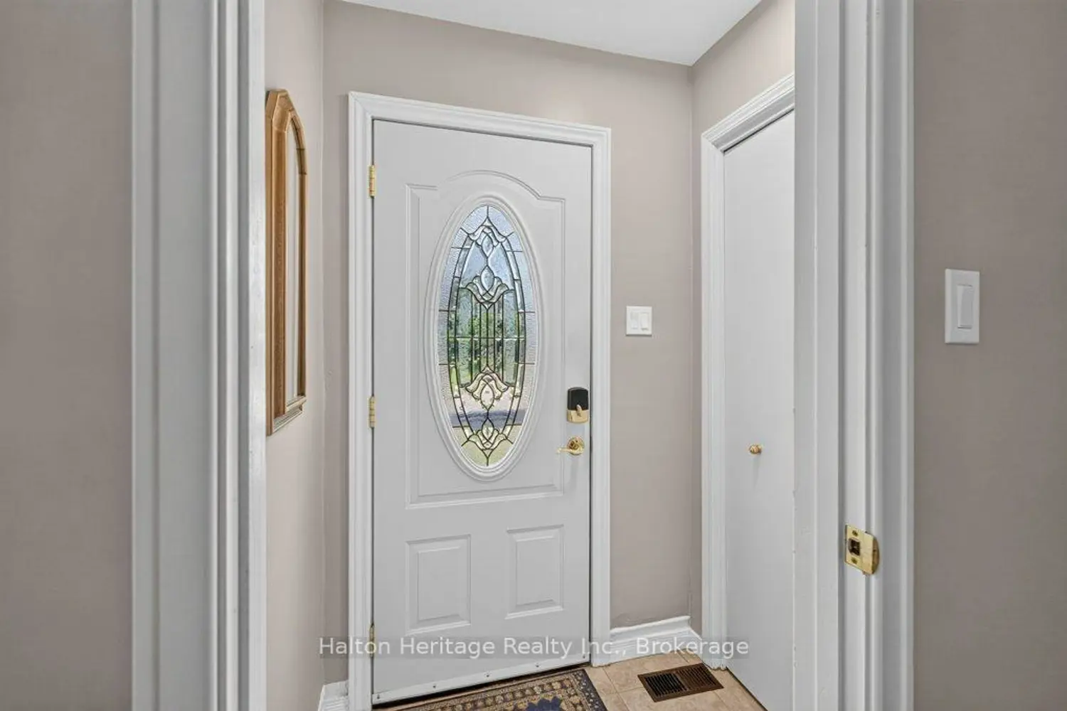 476 East 37Th Street photo 3