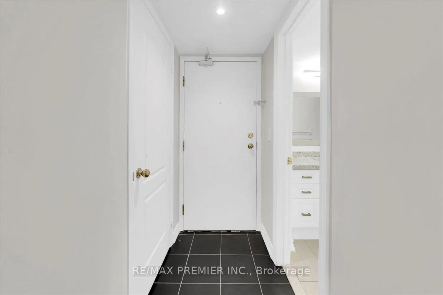 141 Isaac Devins Boulevard 8 photo 3