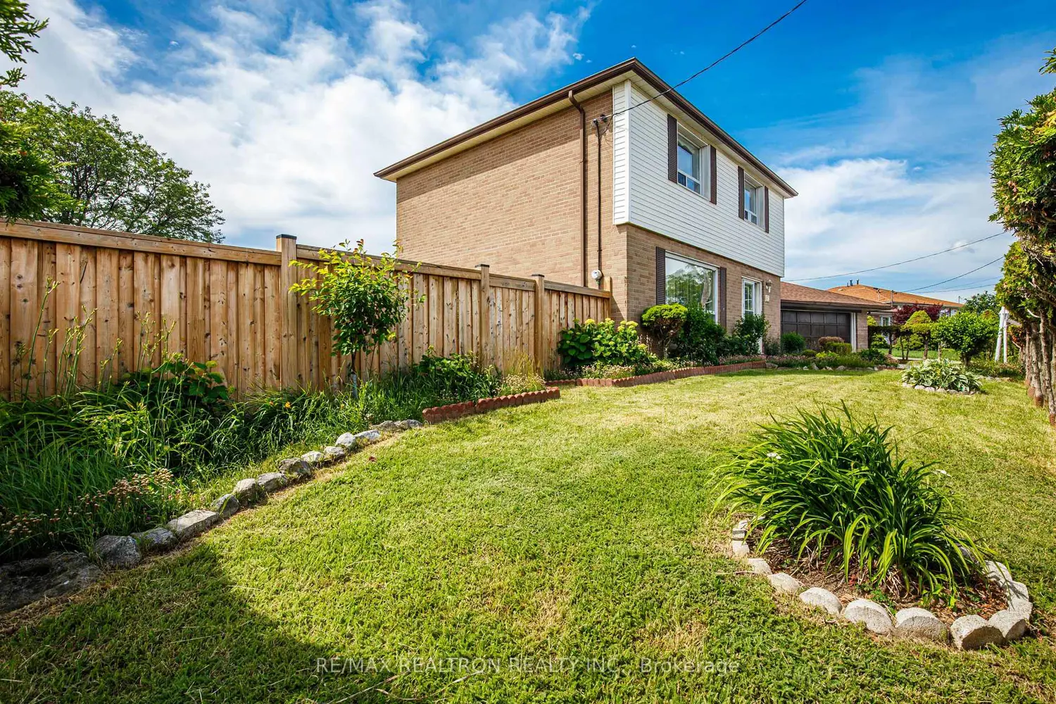 62 Hullmar Drive photo 3