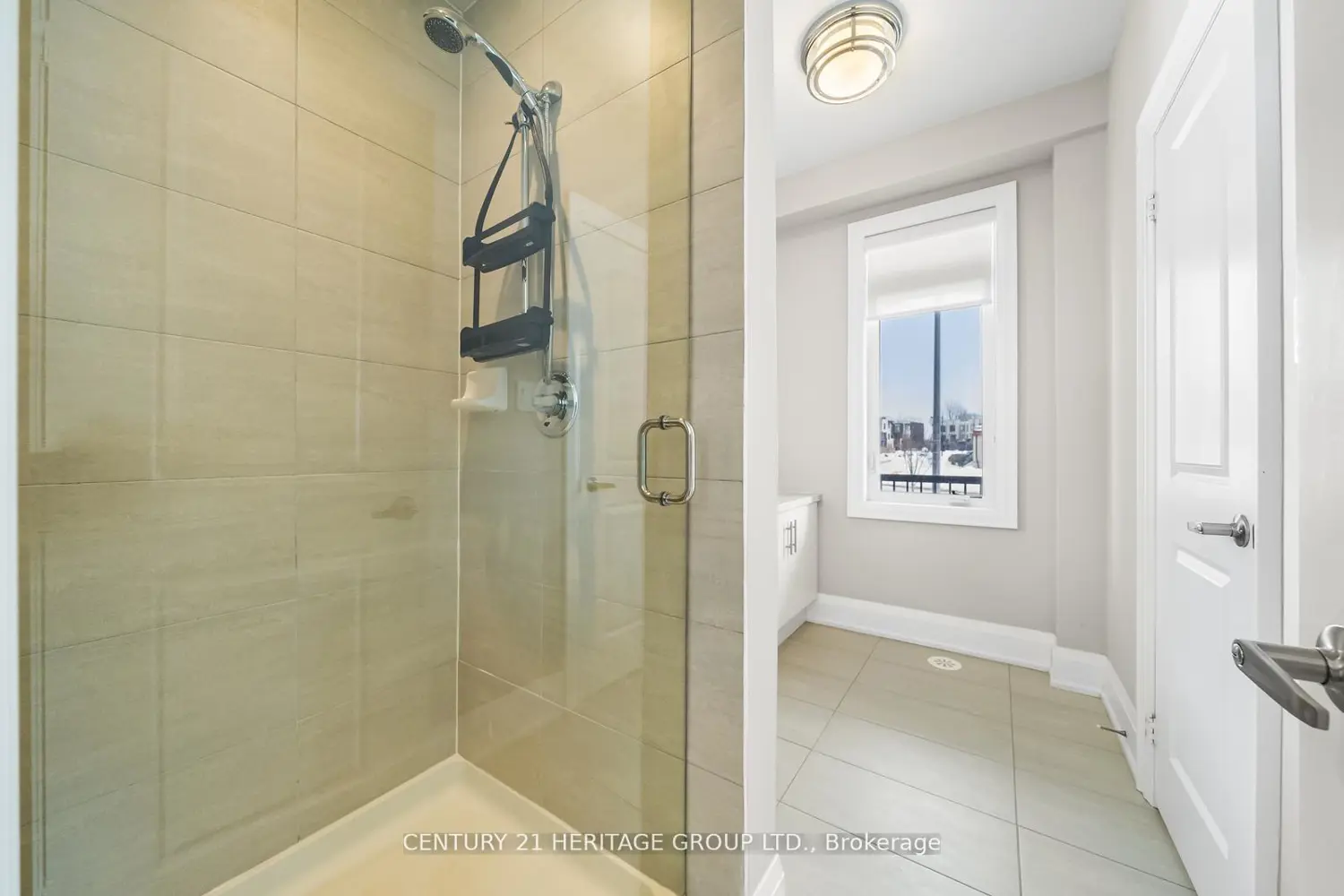 210 Arianna Crescent photo 5