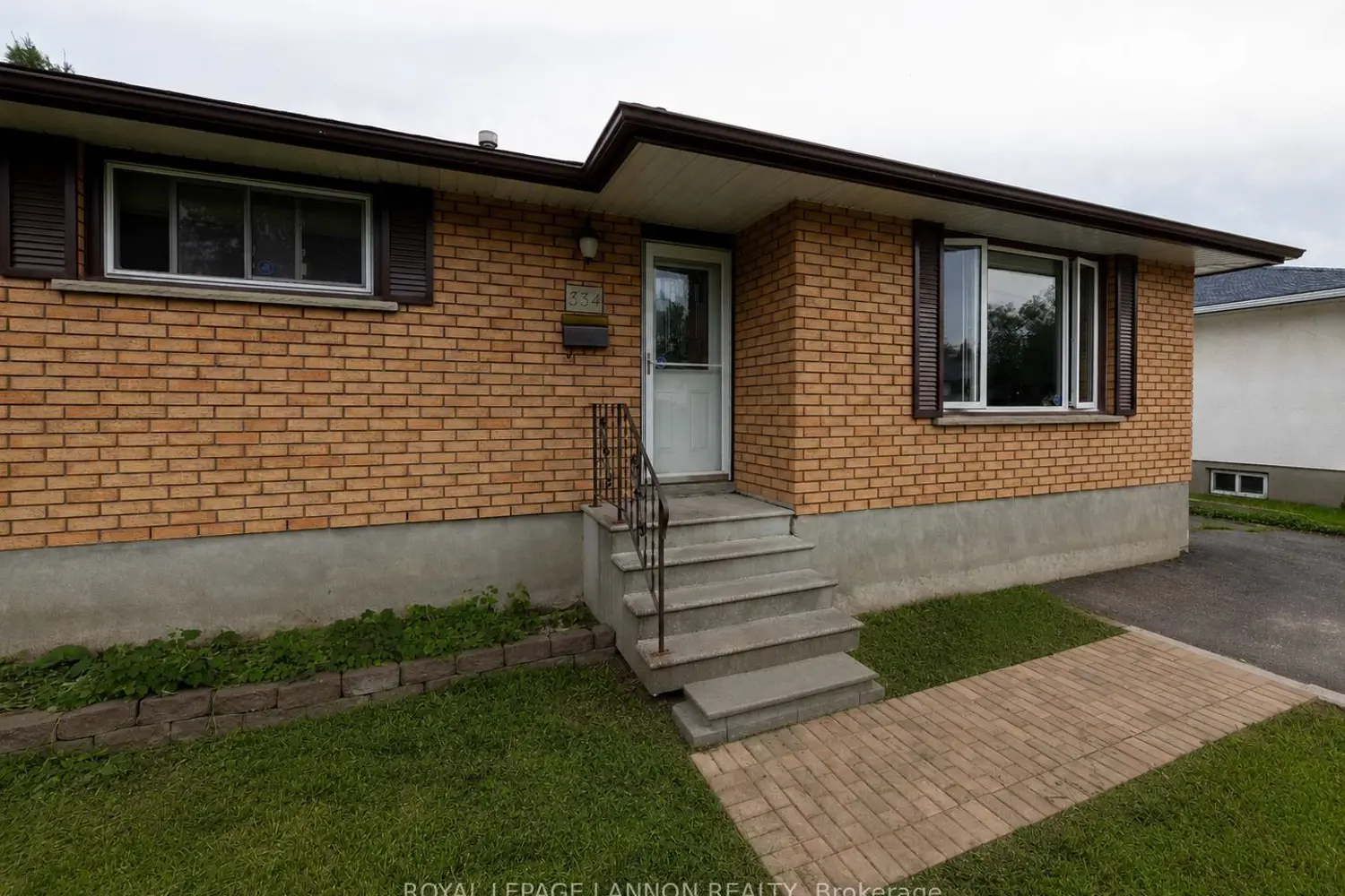 334 Lambton Cres photo 3