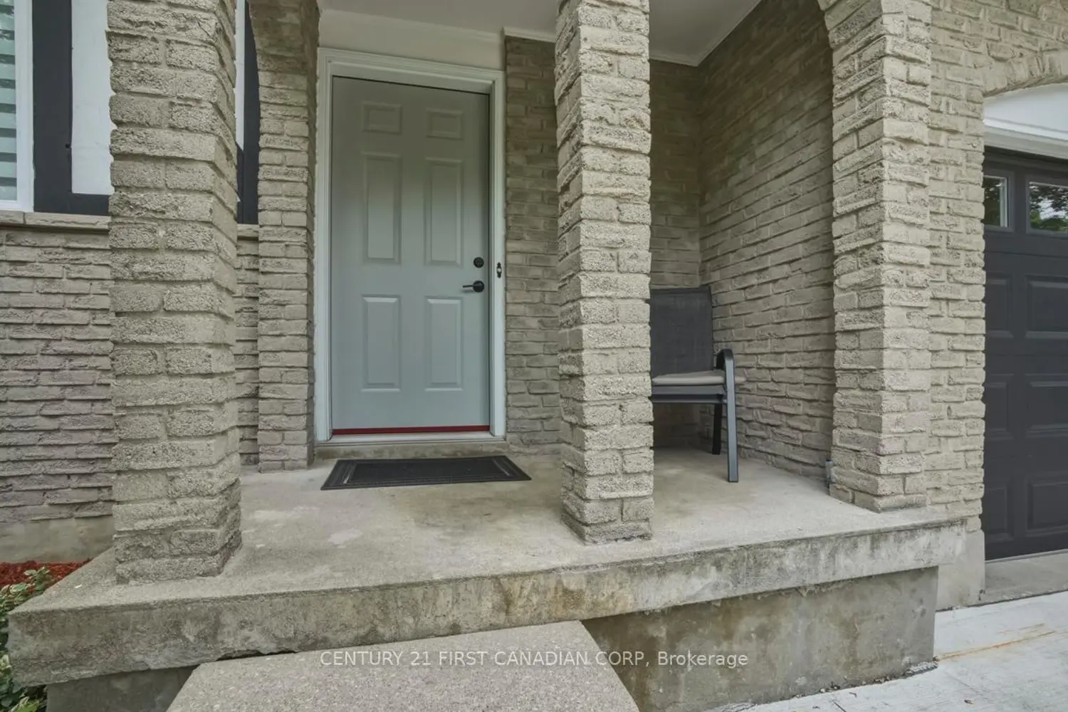 27 Tumbleweed Crescent photo 3