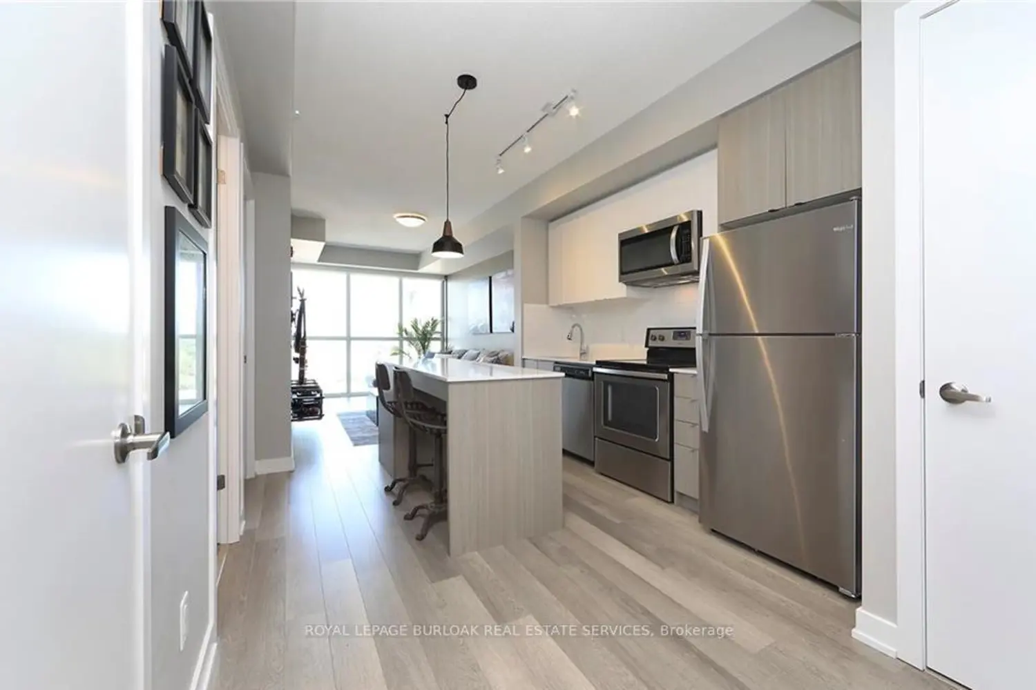 5240 Dundas Street B504