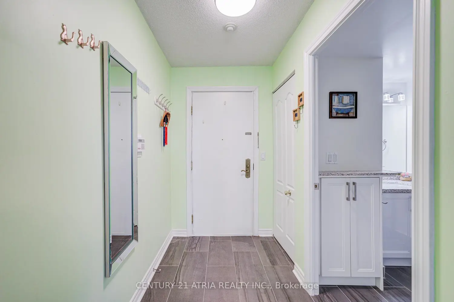 18 Sommerset Way 1609 photo 2