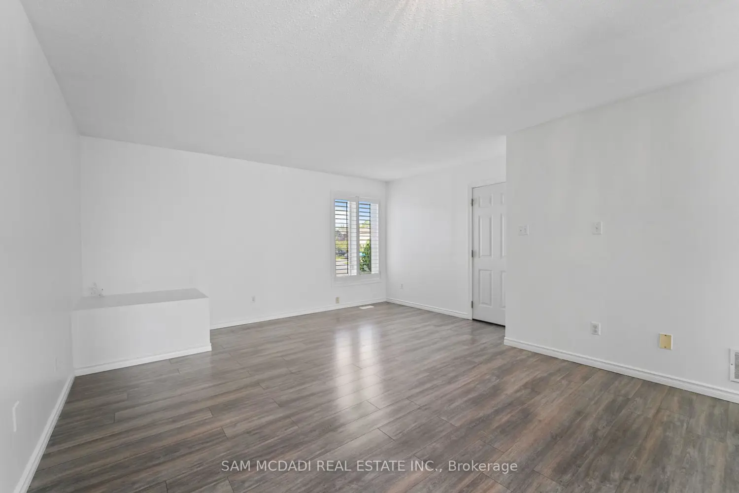 87 Rundle Crescent photo 3