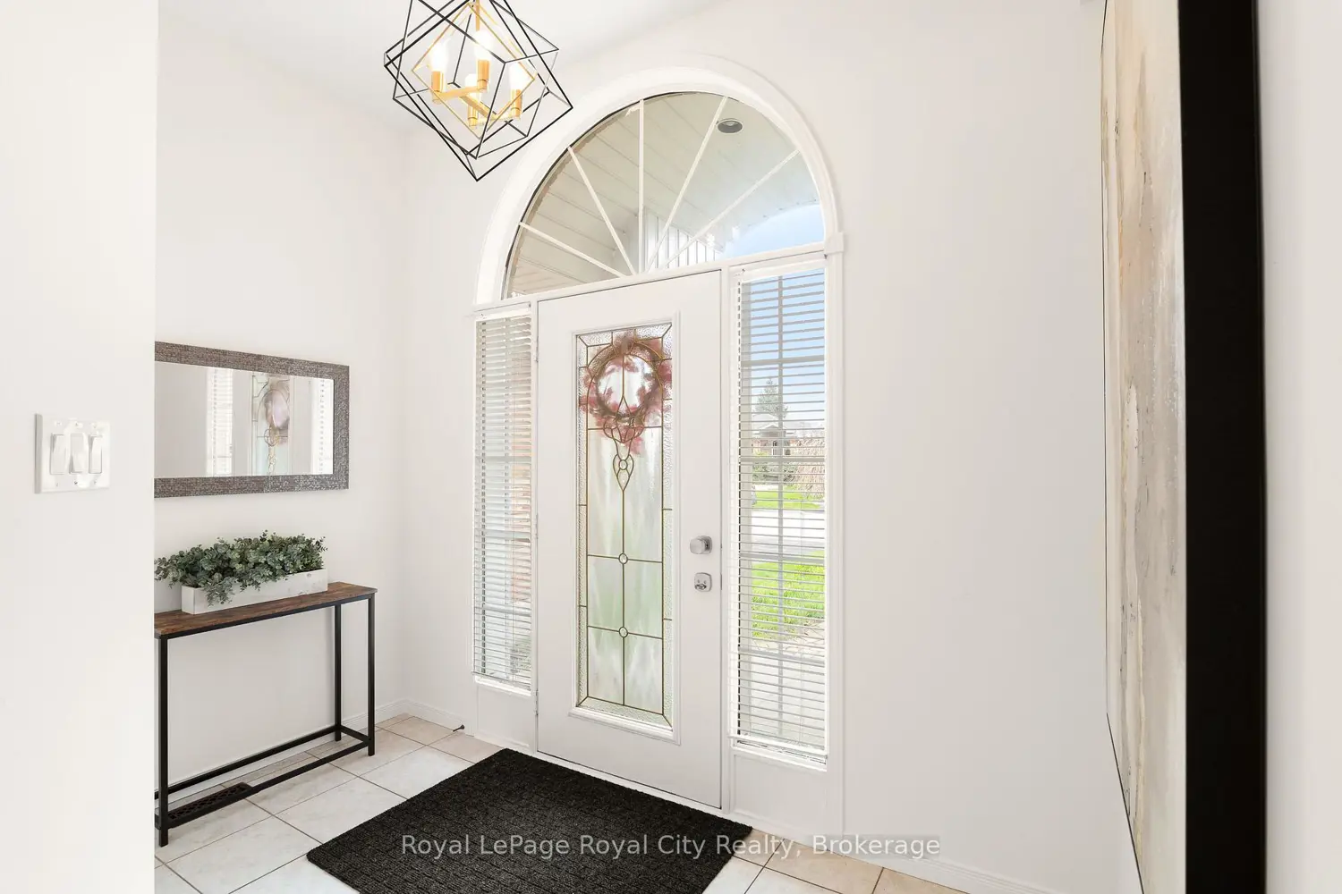 131 Swift Crescent photo 3