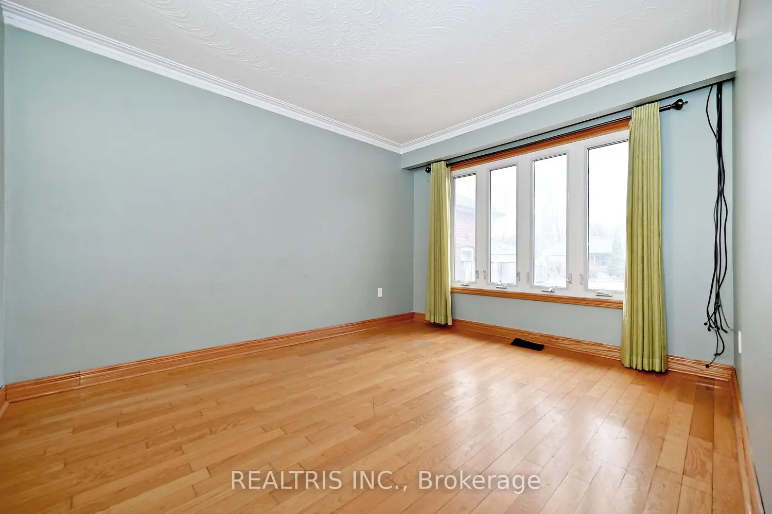 622 The Queensway photo 4