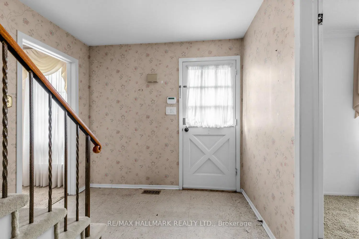 691 Conacher Drive photo 2