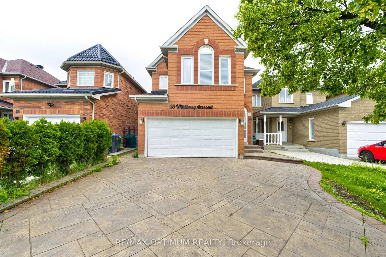 35 Wildberry Crescent photo 3