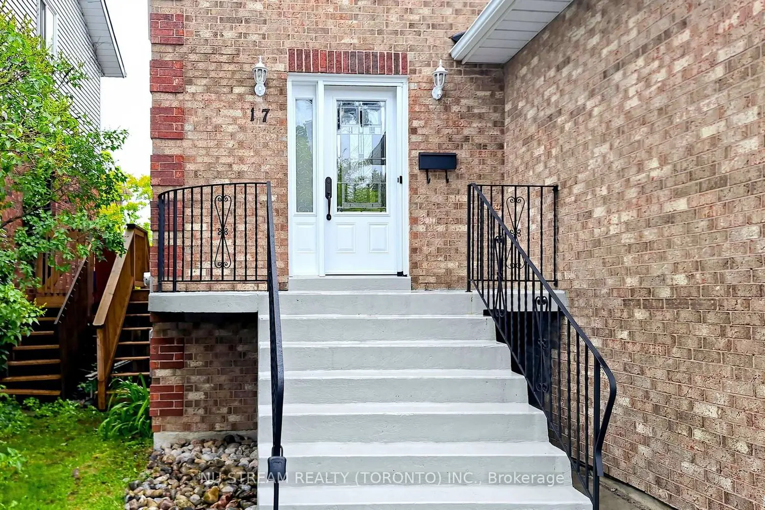 17 Newlands Avenue photo 2