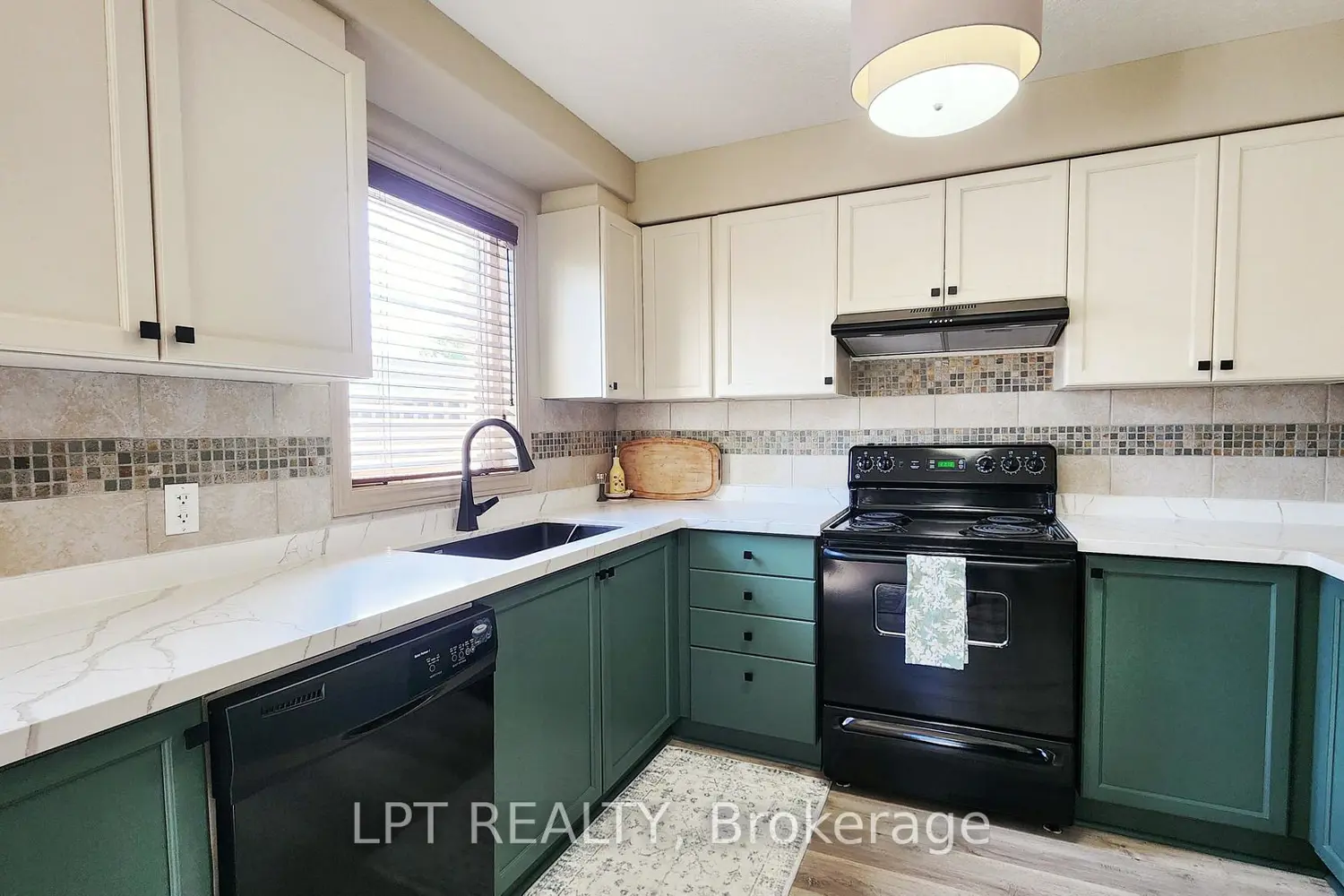 17 Silver Maple Crescent photo 5