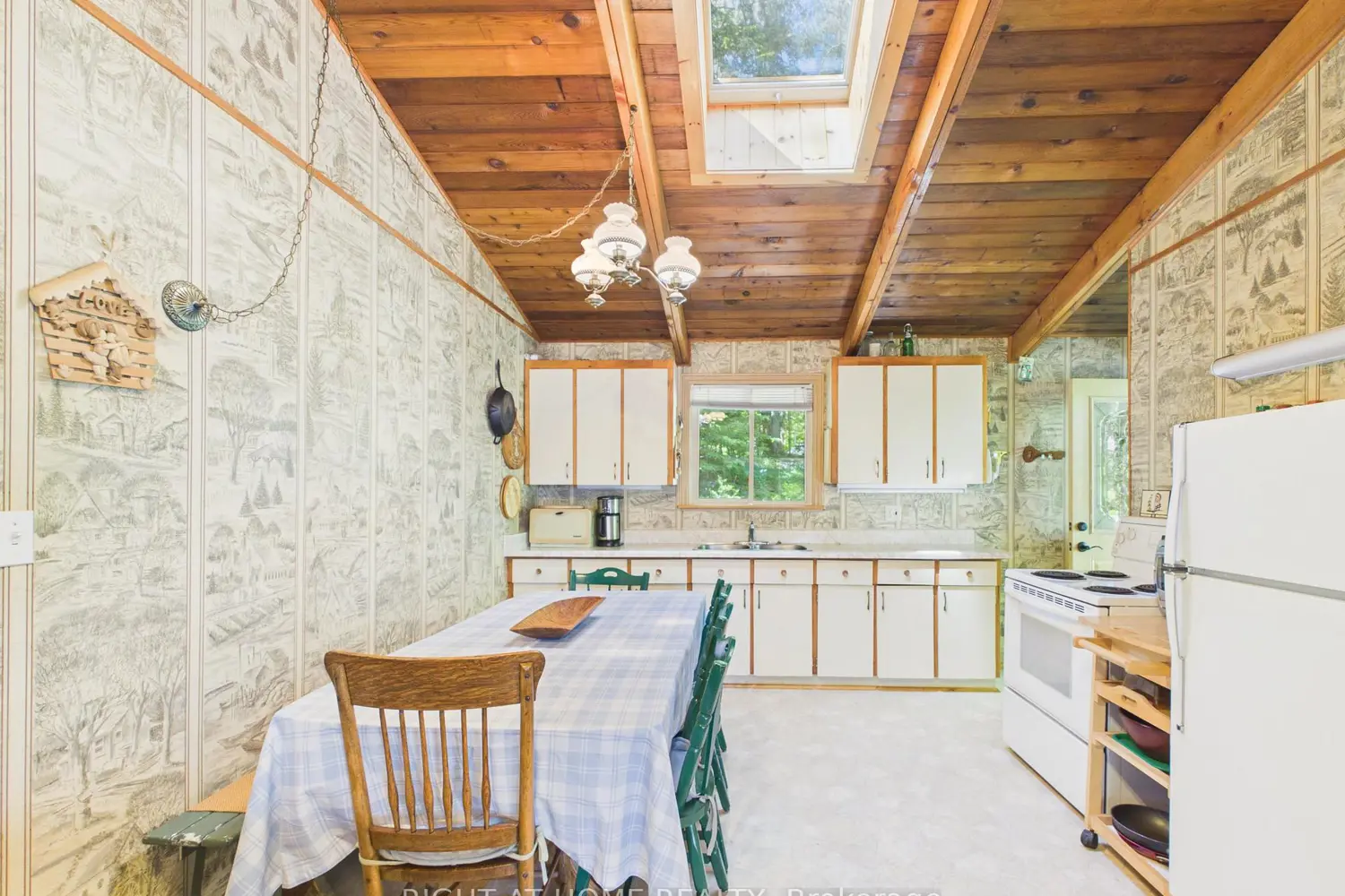 1527 Moon River Road photo 5