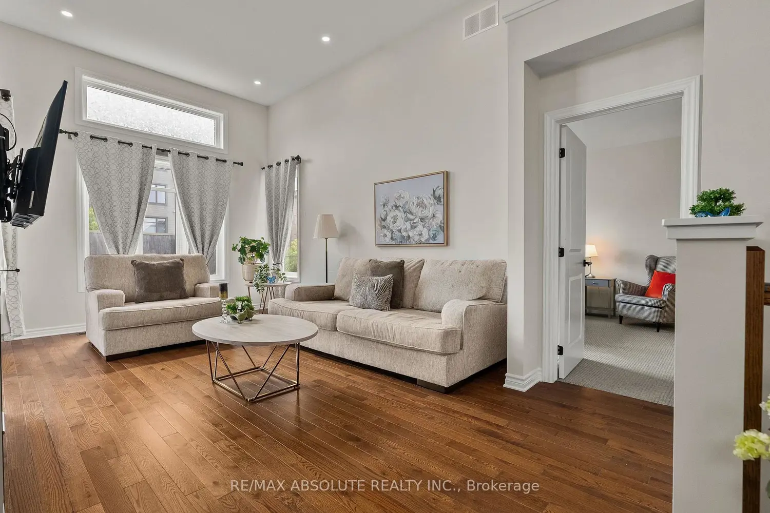 231 Shinny Avenue photo 3