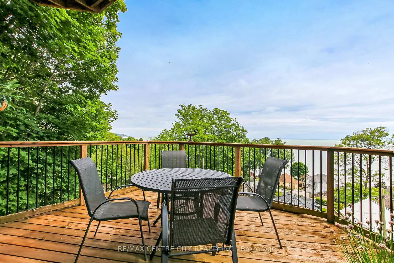 205 Cornell Drive photo 3