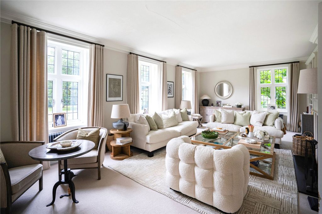 6 bed detached house for saleDurford Wood, Petersfield, Hampshire GU31 photo 5