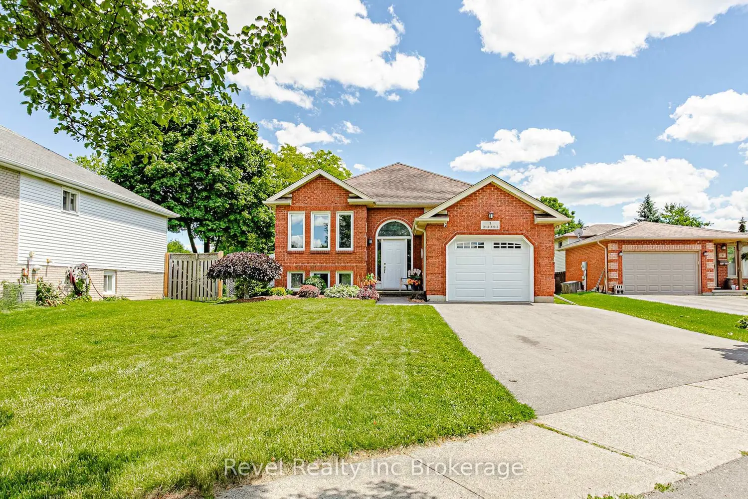 7 Childerhose Crescent photo 2