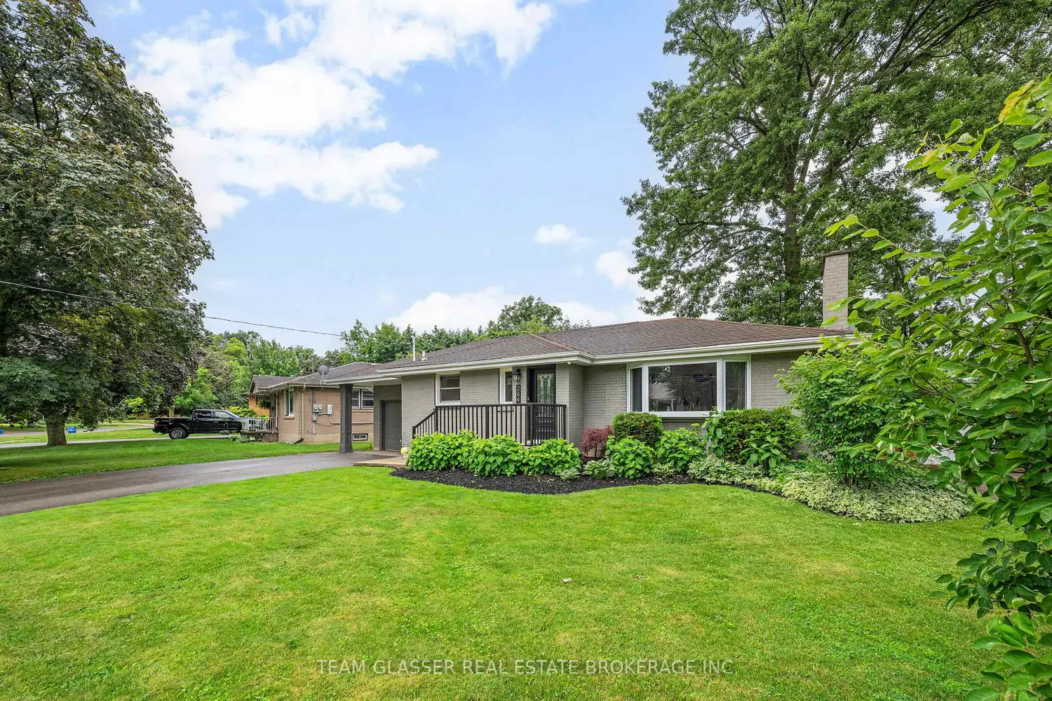 264 Ridgewood Crescent photo 2
