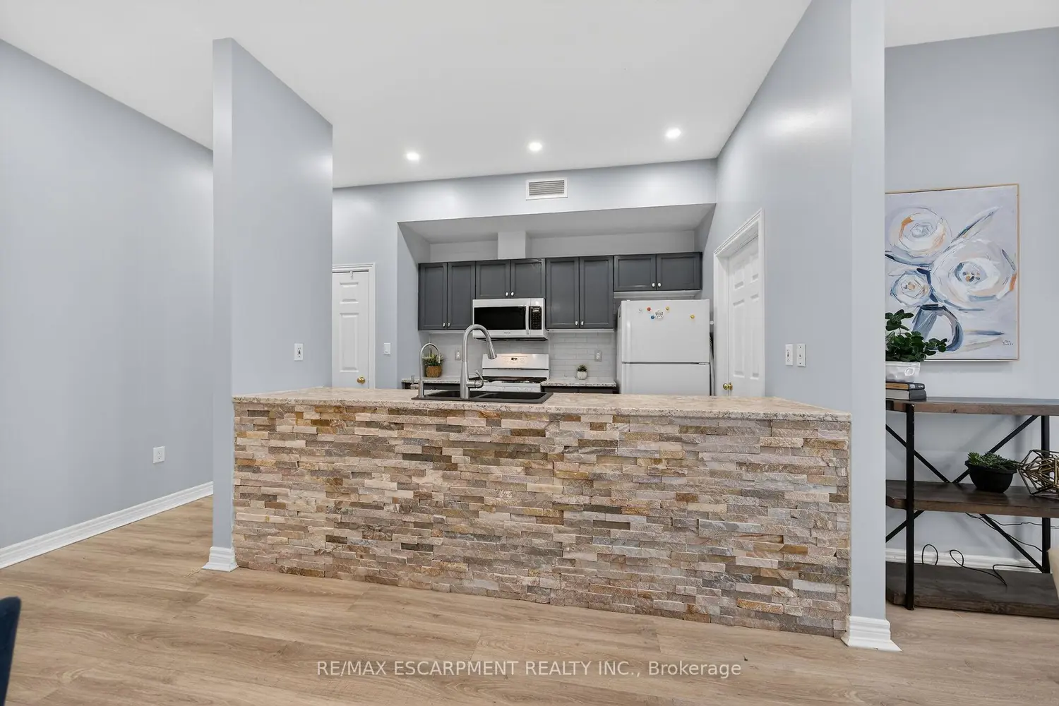 60 Natalia Avenue 4 photo 3