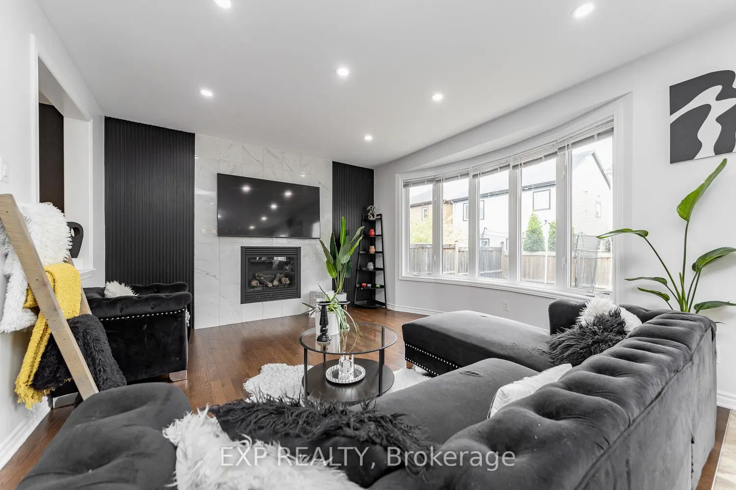 155 Lily Pond Street photo 3