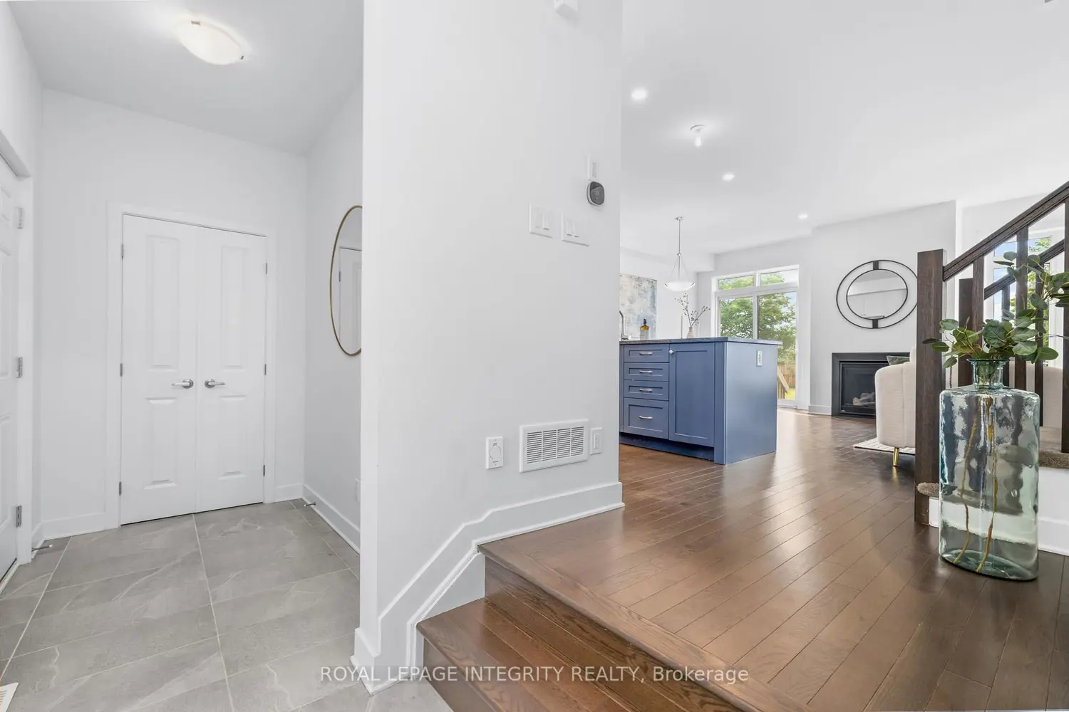 213 Bristol Crescent photo 2