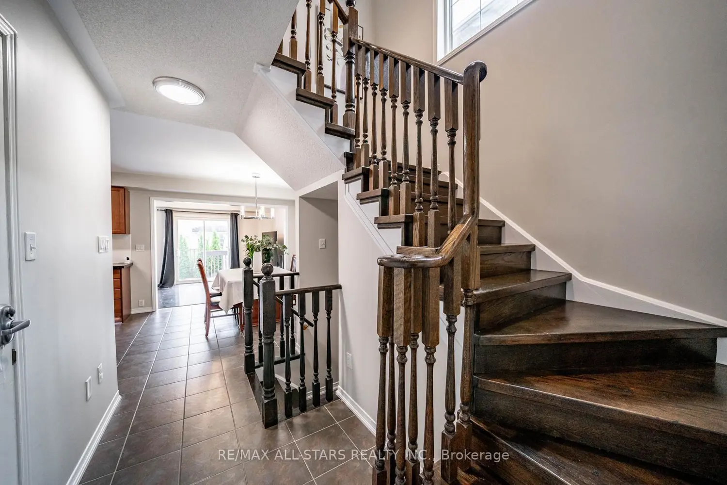 85 Vera Lynn Crescent photo 2