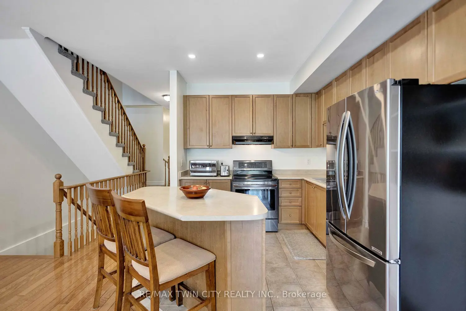 120 Beddoe Drive 6 photo 4