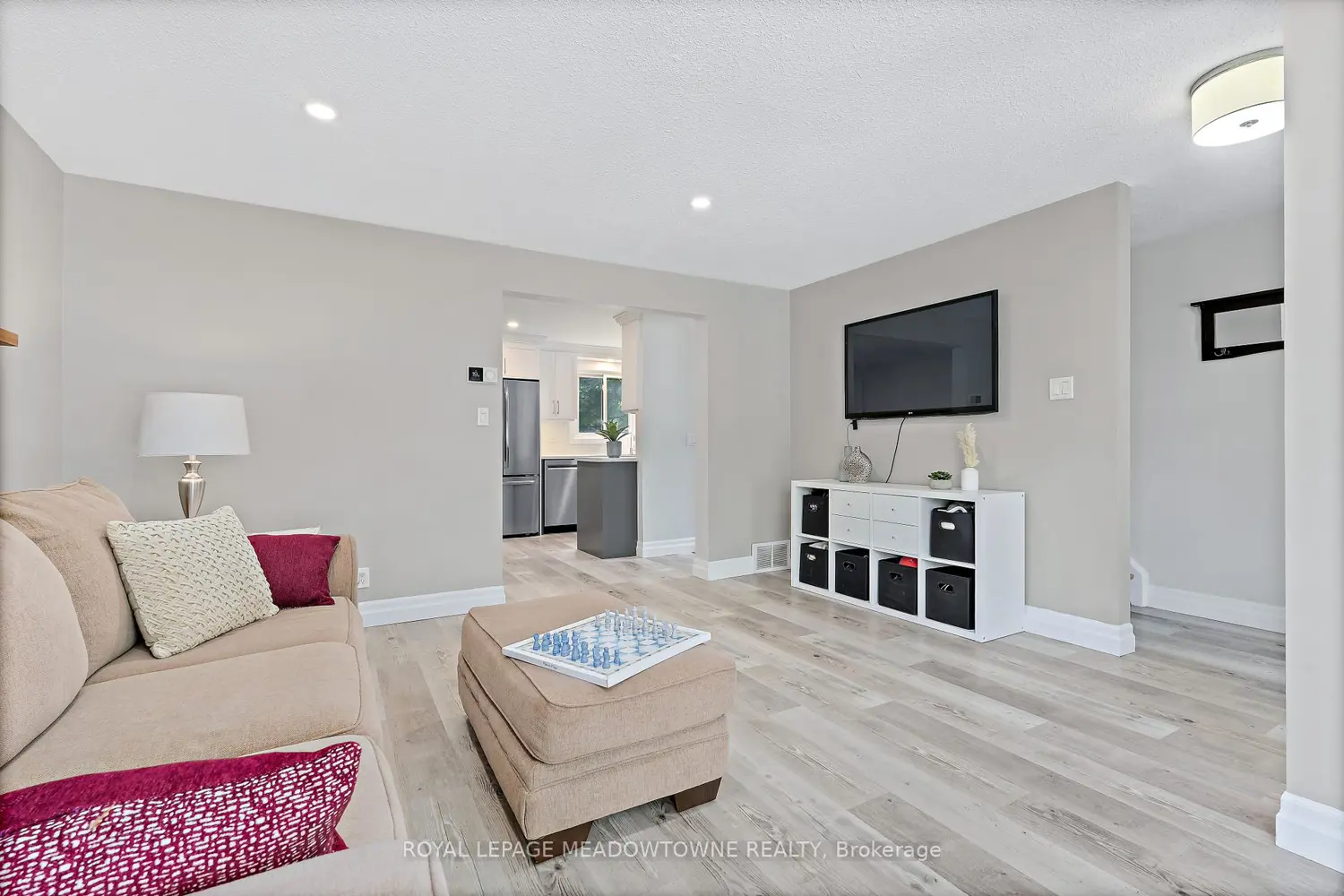 370 Argyll Street photo 5